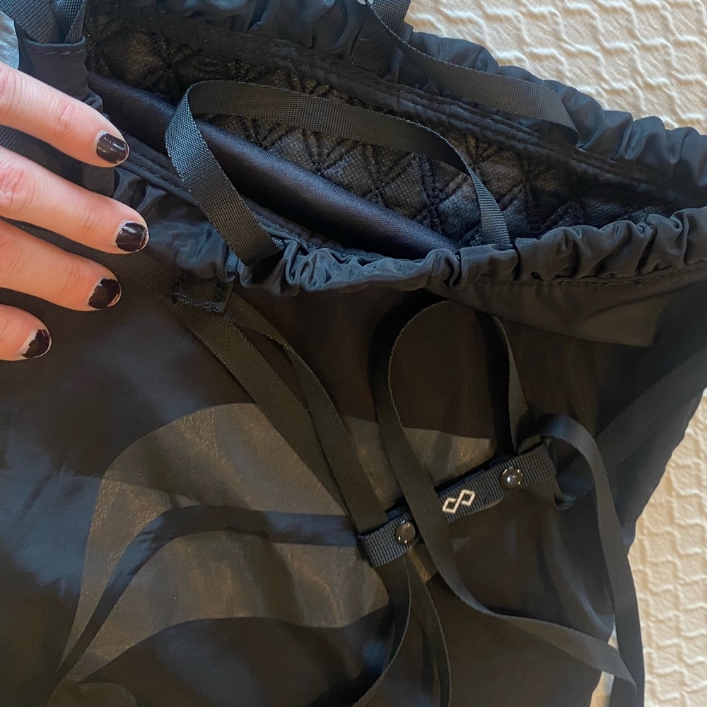 Fabletics Black Quilted Drawstring Backpack. Ligh… - image 3